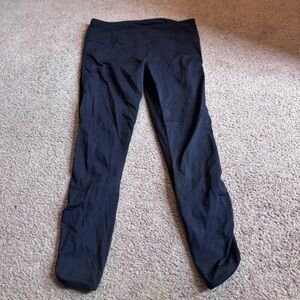 Lululemon Black Leggings play off the pleat size 8